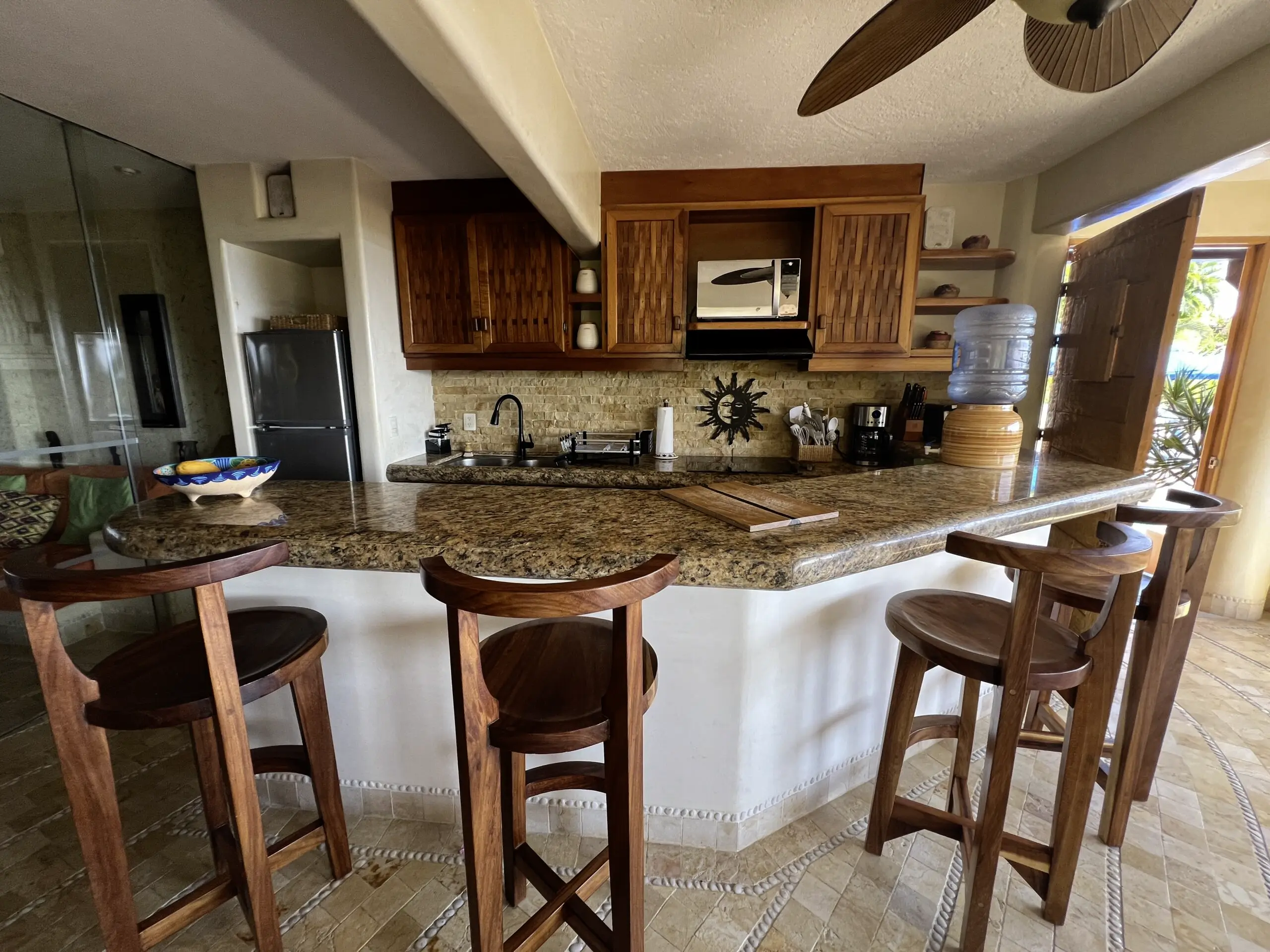 Kitchen - click to enlarge Interior